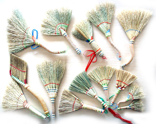 Neue Hand-Made Broom (Neue Hand-Made Broom)