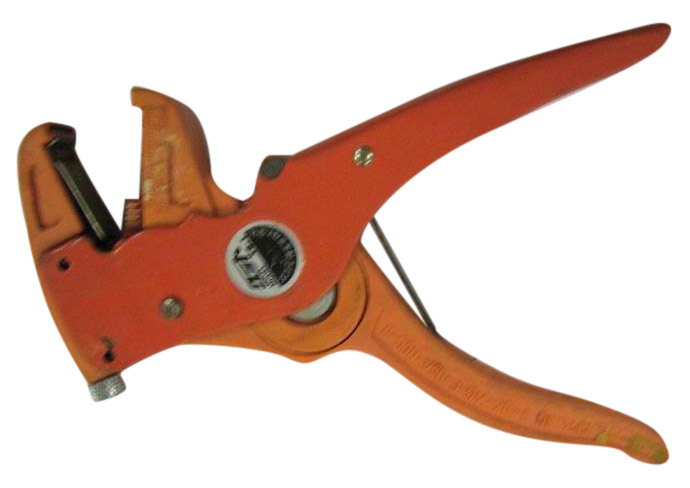  Wire Stripper (Dénuder les fils)