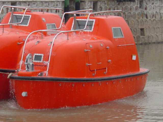  Totally Enclosed Fire-Protected Life Boat