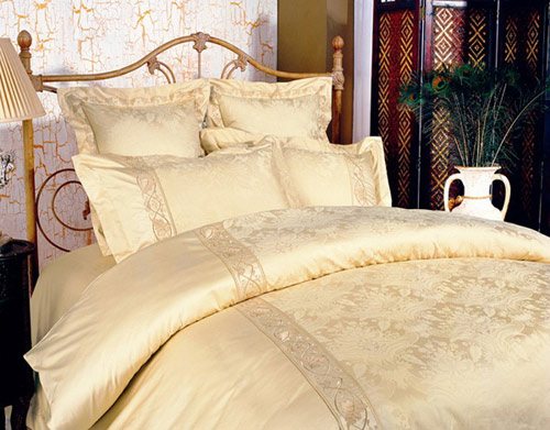  Embroidered Bedding Set (Literie brodée Set)