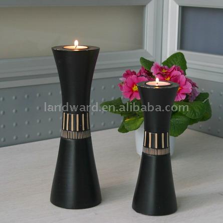 Kerzenhalter aus Holz mit geschnitzten Dekorationen (Kerzenhalter aus Holz mit geschnitzten Dekorationen)