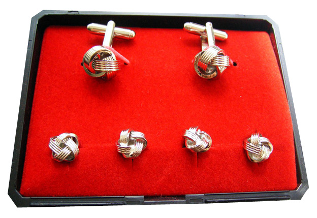  Cufflink with Studs (Запонки с шипами)