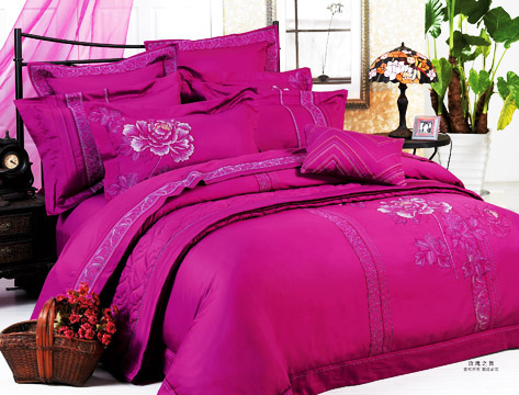  Embroidered Bedding Set (Literie brodée Set)