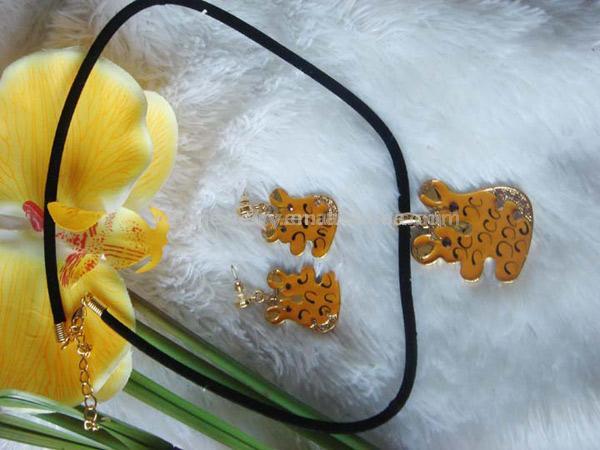  Fashionable Enamel Necklace ( Fashionable Enamel Necklace)