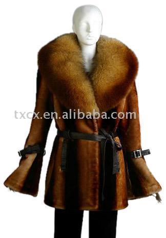  Sheared Sheep Fur Coat with Fox Collar (Cisaillé Sheep Fur Coat avec Fox Collar)