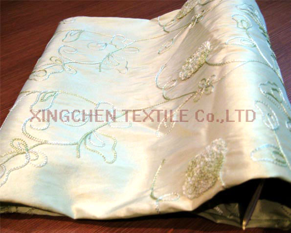  Embroidered Taffeta (Taffetas brodé)