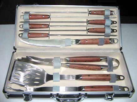 BBQ Tools with Rose Wood Handle (BBQ Tools avec Rose Manche Bois)