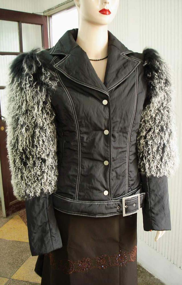  Coat with Lamb Fur (Napper avec la fourrure d`agneau)