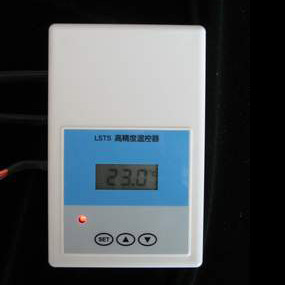  Temperature Controller with High Accuracy (Temperatur-Regler mit hoher Genauigkeit)