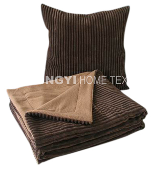  Cushion + Blanket (Coussin + Couverture)