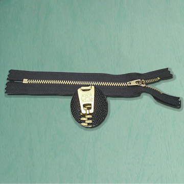 Close-End Brass Zipper With YG Slider (Close-End Brass Zipper With YG Slider)