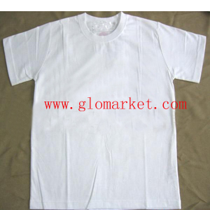 white t-shirt at usd$0.8 (White T-shirt au prix de USD 0,8 milliard)