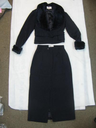 US$2.8/pc x 1200pcs ladies` suit (US $ 2.8/pc x 1200pcs Damen Anzug ")