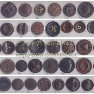 Leather button (Cuir bouton)