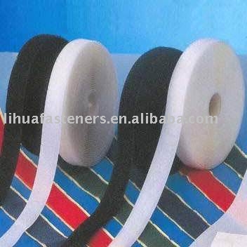 self-adhesive fastening tape (ruban auto-adhésif de fixation)