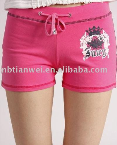 ladies` fashionable shorts (Mesdames `un short à la mode)