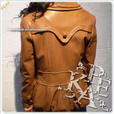 leather coat (manteau de cuir)