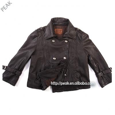 leather coat (manteau de cuir)