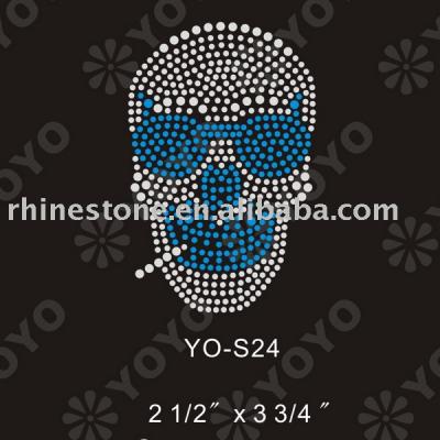 Iron on Skull rhinestone motif (Железные на мотив Rhinestone череп)
