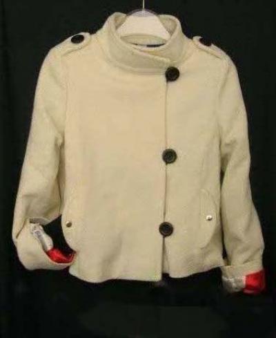 sale brand coats but cheap (Продажа марок пальто, но дешево)