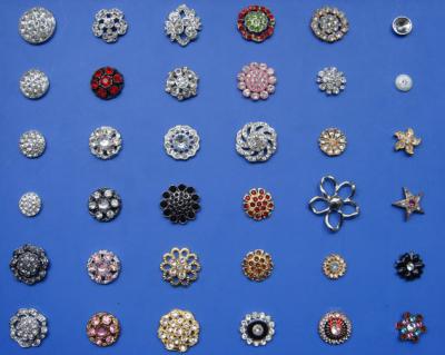 Metal Button Studded With Rhinestones (Metal Button Studded With Rhinestones)