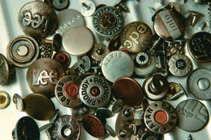 Metal Buttons And Labels (Metall-Buttons und Labels)