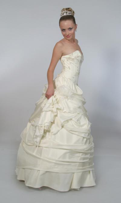 Atianas Wedding Gown (Atianas Wedding Gown)