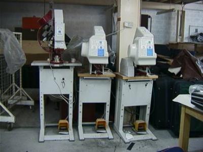 Eyeletting And Rivetting Machines With Crosslight And Washer (Ösen Und Rivetting Maschinen mit Crosslight und Unterlegscheibe)