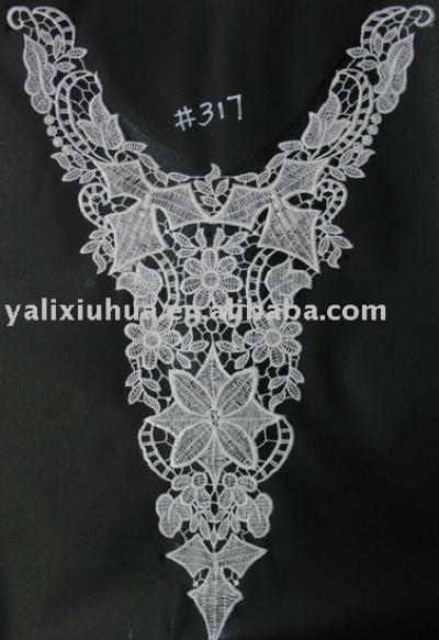 Embroidery neckline (Broderie décolleté)