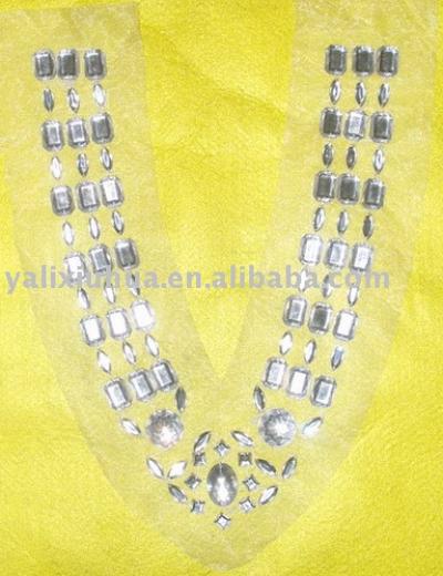 acrylic stone collar (collier en pierre acrylique)