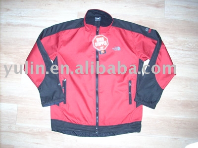 mountaineering wear jacket (porter une veste de montagne)