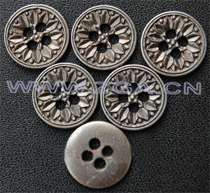 Metal button, sewing button, alloy button (Bouton métallique, bouton à coudre, bouton d`alliage)