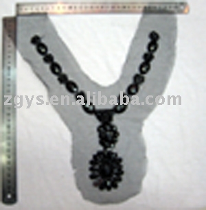 collar (collier)