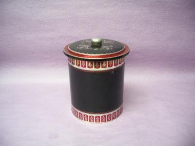 Round Tin Box with Knob on Lid (Round Tin Box mit Knopf auf Lid)