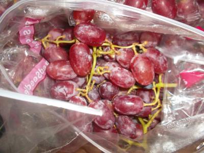 Crimson Grapes (Crimson Grapes)