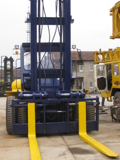 Used forklift komatsu 20 ton ()