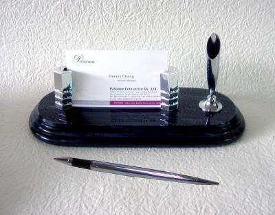 Business Card holder with pen stand desk set (Porte cartes d`affaires avec un bureau de porte-stylet fixé)