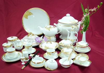 porcelain dinner set (Porzellanservice gesetzt)