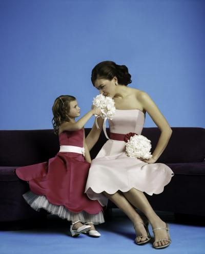 flower girl`s dress; bridesmaids (robe de fille fleur; demoiselles d`honneur)