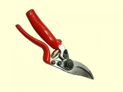 8-1/2  bypass pruner